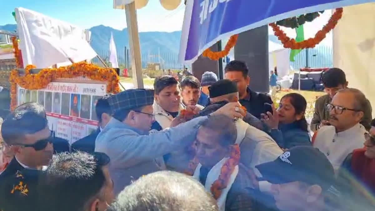 भराड़ीसैंण विधानसभा भवन परिसर में मुख्यमंत्री धामी ने राज्य आंदोलनकारियों को किया सम्मानित