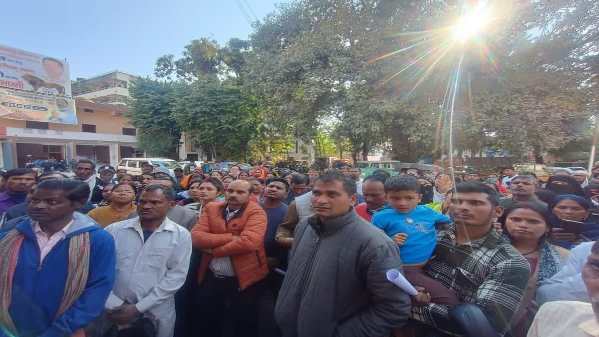 देहरादून में एमडीडीए के नोटिस से हड़कंप, 100 परिवारों को घर खाली करने का फरमान, लोगों ने मेयर को सुनाई पीड़ा