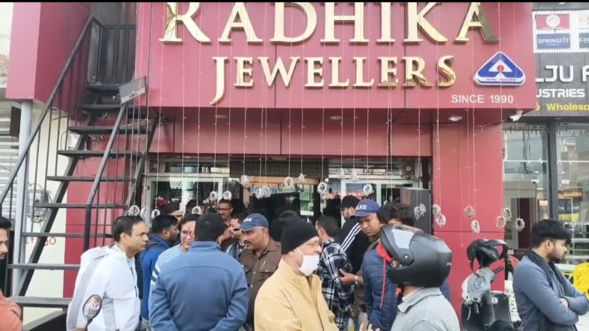 ₹1 करोड़ की ज्वेलरी चोरी, चोरों ने बगल में रहकर 40 दिन तक की रेकी, किसी को नहीं लगी भनक