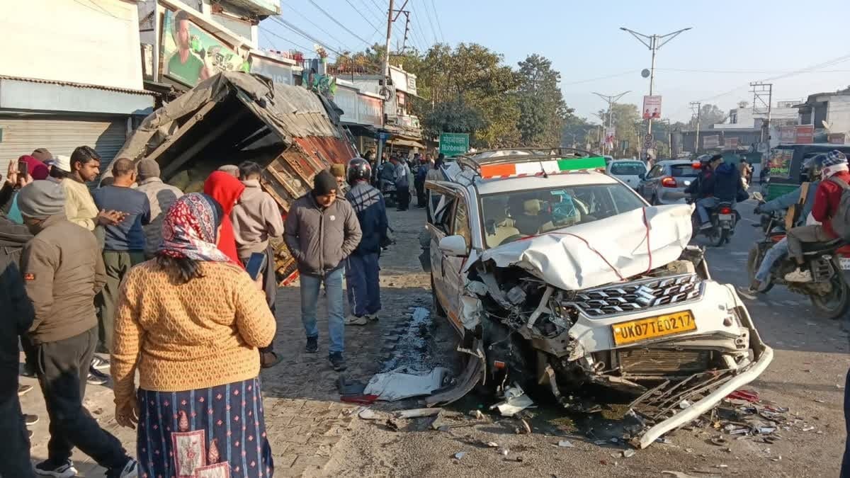 देहरादून में भीषण हादसा, ट्रक ने कई गाड़ियों को मारी टक्कर, दुकान में घुसकर पलटा