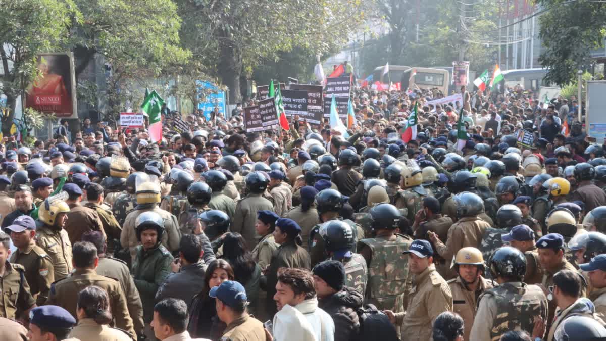 अंकिता भंडारी हत्याकांड की CBI जांच की मांग, सड़कों पर उतरा जन सैलाब, किया सीएम आवास कूच