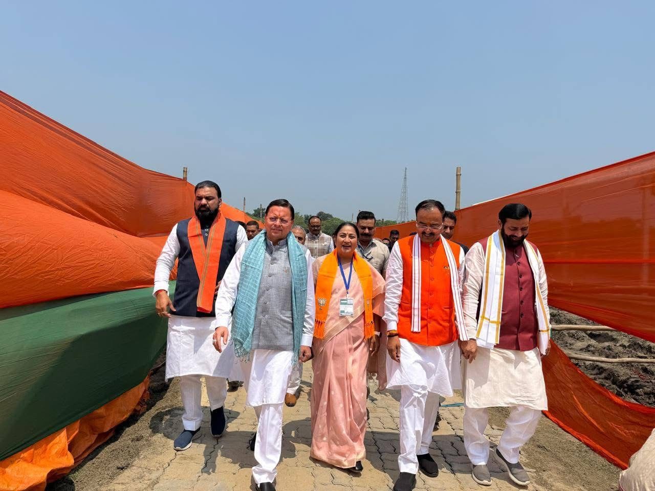 पश्चिम बंगाल शपथ ग्रहण समारोह में शामिल हुए सीएम धामी, सुवेंदु अधिकारी को दी शुभकामनाएं