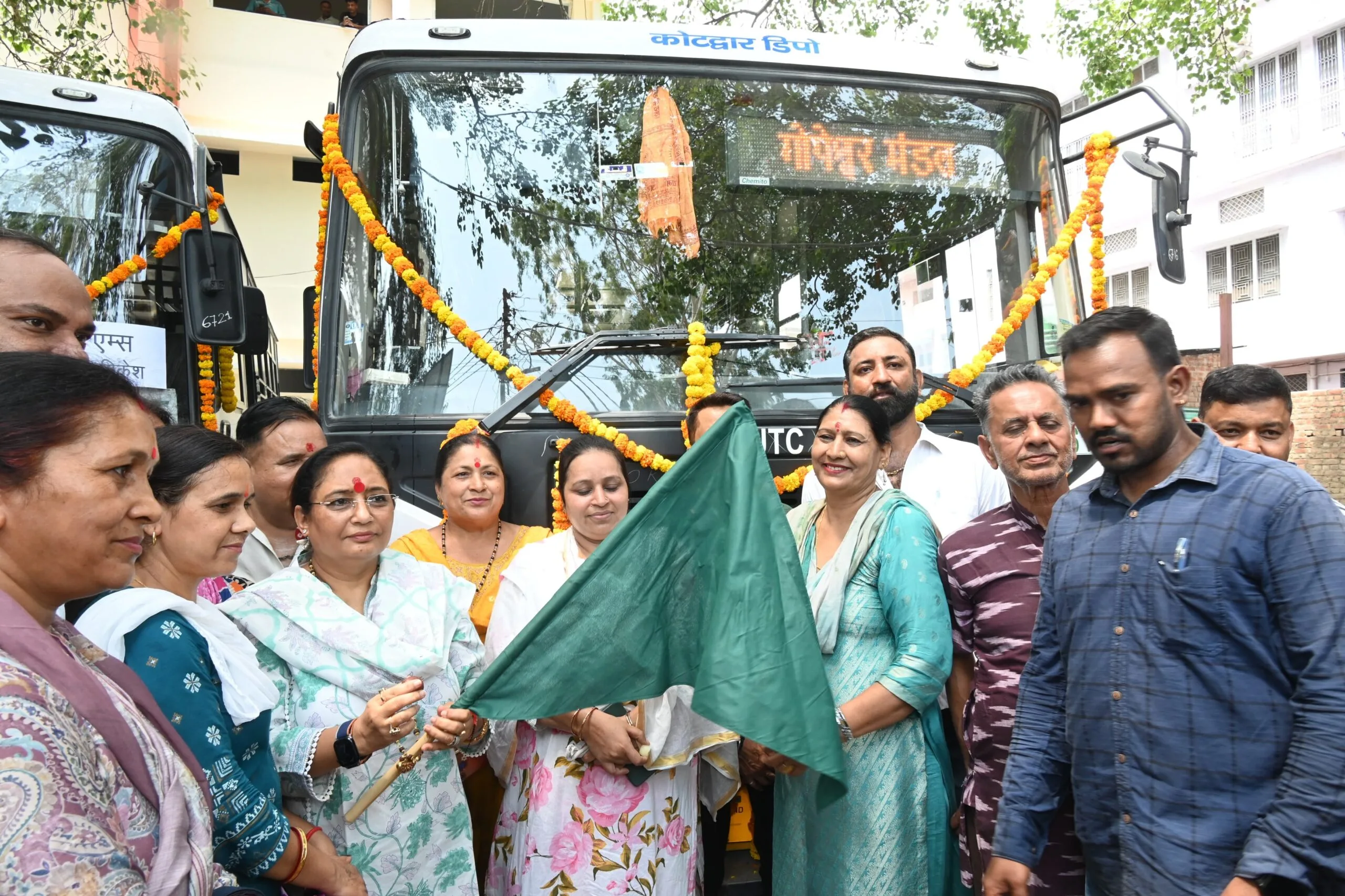 कोटद्वार-गोपेश्वर एवं कोटद्वार-ऋषिकेश एम्स के लिए आज 2 रोडवेज बस सेवा का शुभारंभ, विधानसभा अध्यक्ष ऋतु खण्डूडी भूषण ने दिखाई हरी झंडी*