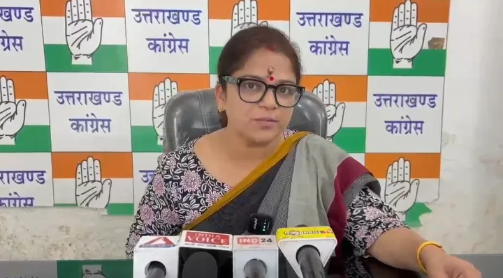 गड्ढा मुक्त सड़को के दावों पर कांग्रेस के सवाल